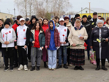В Питерке прошел траурный митинг в память о погибших в «Крокус сити холл»